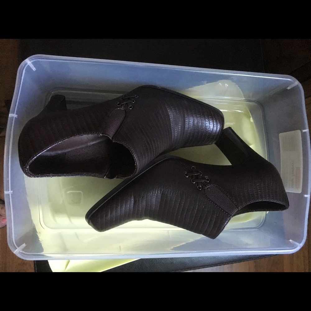 Shoes - Picture 5 of 6